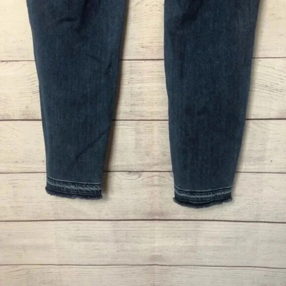 Eddie Bauer Elasian Curvy Crop Raw Hem Medium Wash Skinny Jeans 8 - Picture 8 of 8